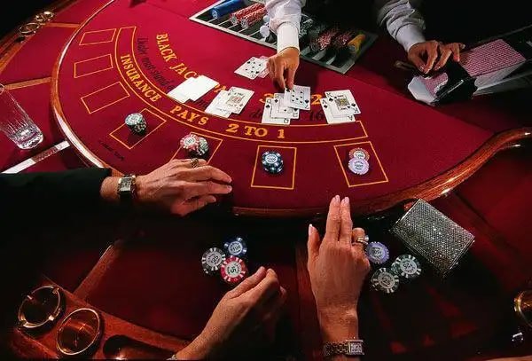 lie789 APP Myanmar ဖုန်းဖြင့် Sportsbook Slots Live Casino ကစားနေသောပုံ